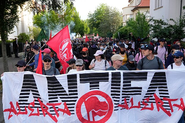 Vokietijoje vykstant „AfD“ suvažiavimui – masiniai protestai Vokietijoje vykstant „AfD“ suvažiavimui – masiniai protestai