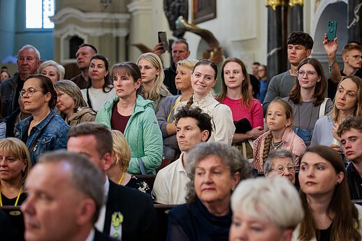 Nors akordeonu dažniausiai grojama solo, koncertas „Kelionė laiku“ sujungė kelis šimtus jaunųjų muzikantų.
