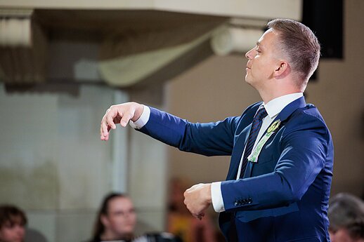 Nors akordeonu dažniausiai grojama solo, koncertas „Kelionė laiku“ sujungė kelis šimtus jaunųjų muzikantų.