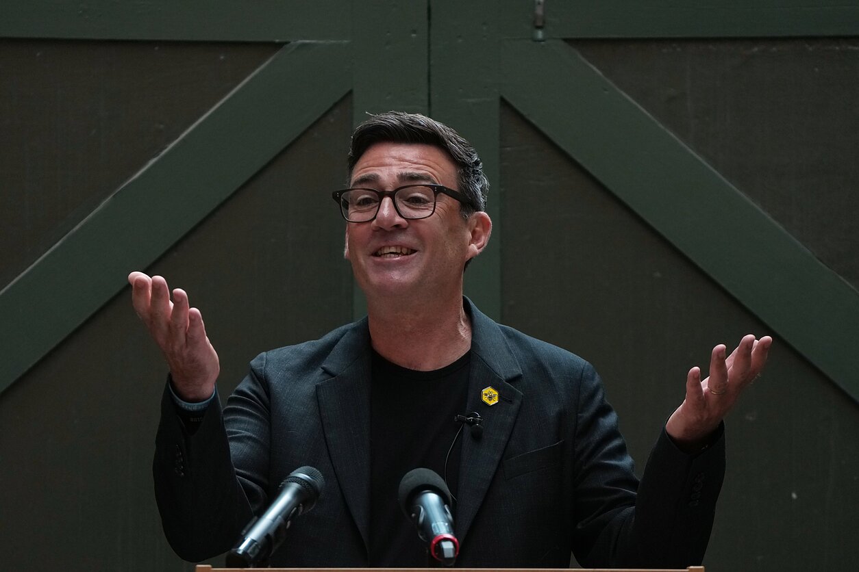 Tikėtinas kitas Jungtinės Karalystės (JK) ministras pirmininkas Andy Burnhamas penktadienį atmetė galimybę skelbti visuotinius rinkimus, jei pakeis Keirą Starmerį. Tikėtinas kitas Jungtinės Karalystės (JK) ministras pirmininkas Andy Burnhamas penktadienį atmetė galimybę skelbti visuotinius rinkimus, jei pakeis Keirą Starmerį.