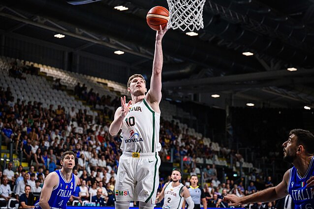 Ąžuolas Tubelis, Pasaulio čempionato atranka: Italija – Lietuva