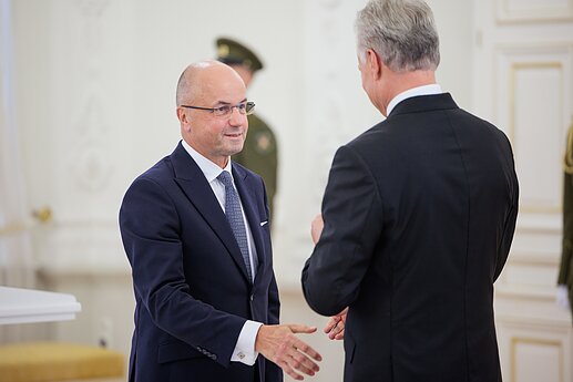 Už darbus ir Lietuvos vardo garsinimą apdovanoti Lietuvos ir užsienio valstybių piliečiai