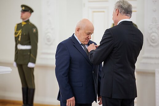 Už darbus ir Lietuvos vardo garsinimą apdovanoti Lietuvos ir užsienio valstybių piliečiai