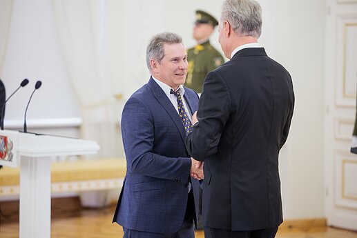 Už darbus ir Lietuvos vardo garsinimą apdovanoti Lietuvos ir užsienio valstybių piliečiai