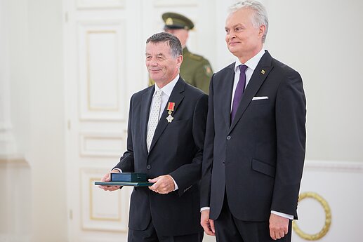 Už darbus ir Lietuvos vardo garsinimą apdovanoti Lietuvos ir užsienio valstybių piliečiai