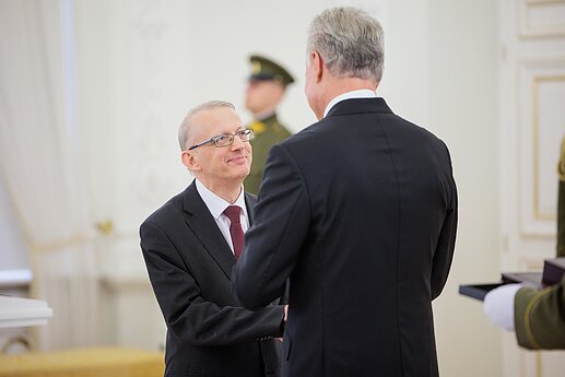 Už darbus ir Lietuvos vardo garsinimą apdovanoti Lietuvos ir užsienio valstybių piliečiai