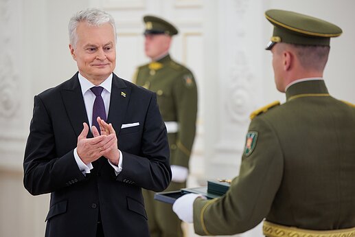 Už darbus ir Lietuvos vardo garsinimą apdovanoti Lietuvos ir užsienio valstybių piliečiai