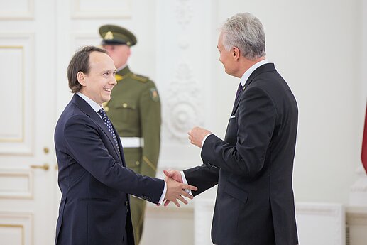 Už darbus ir Lietuvos vardo garsinimą apdovanoti Lietuvos ir užsienio valstybių piliečiai