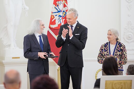 Už darbus ir Lietuvos vardo garsinimą apdovanoti Lietuvos ir užsienio valstybių piliečiai
