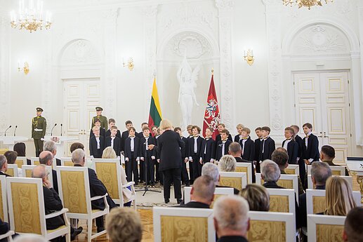 Už darbus ir Lietuvos vardo garsinimą apdovanoti Lietuvos ir užsienio valstybių piliečiai