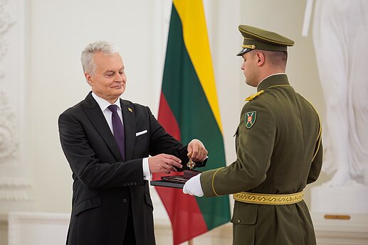Už darbus ir Lietuvos vardo garsinimą apdovanoti Lietuvos ir užsienio valstybių piliečiai