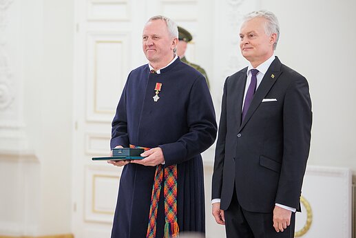 Už darbus ir Lietuvos vardo garsinimą apdovanoti Lietuvos ir užsienio valstybių piliečiai