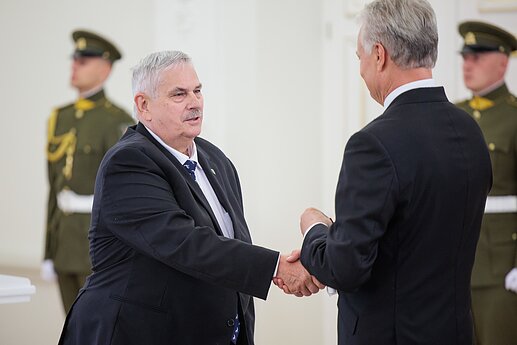 Už darbus ir Lietuvos vardo garsinimą apdovanoti Lietuvos ir užsienio valstybių piliečiai