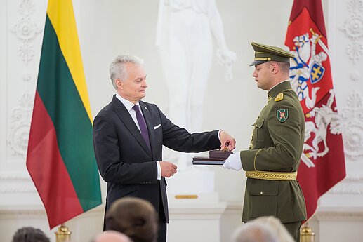 Už darbus ir Lietuvos vardo garsinimą apdovanoti Lietuvos ir užsienio valstybių piliečiai