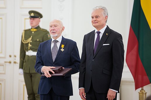 Už darbus ir Lietuvos vardo garsinimą apdovanoti Lietuvos ir užsienio valstybių piliečiai