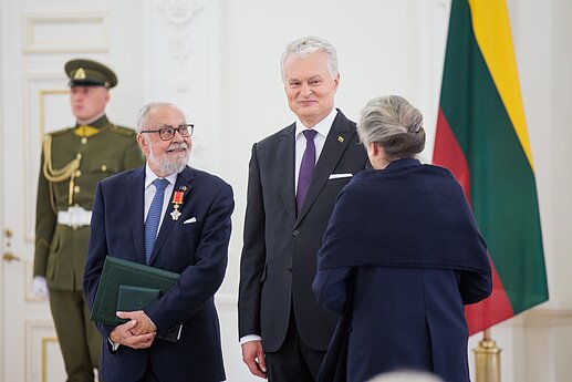 Už darbus ir Lietuvos vardo garsinimą apdovanoti Lietuvos ir užsienio valstybių piliečiai