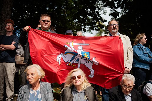 Liepos 6-osios proga Daukanto aikštėje vyko vėliavų pakėlimo ceremonija