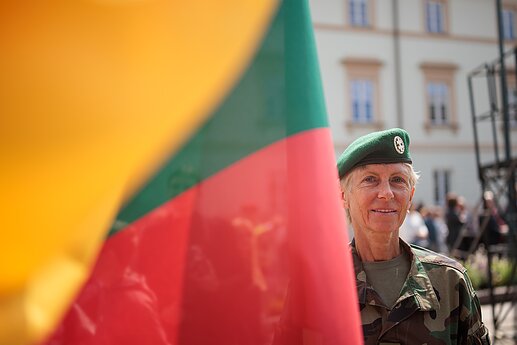 Liepos 6-osios proga Daukanto aikštėje vyko vėliavų pakėlimo ceremonija