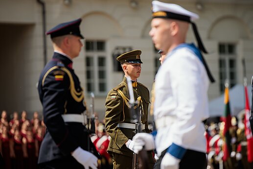 Liepos 6-osios proga Daukanto aikštėje vyko vėliavų pakėlimo ceremonija