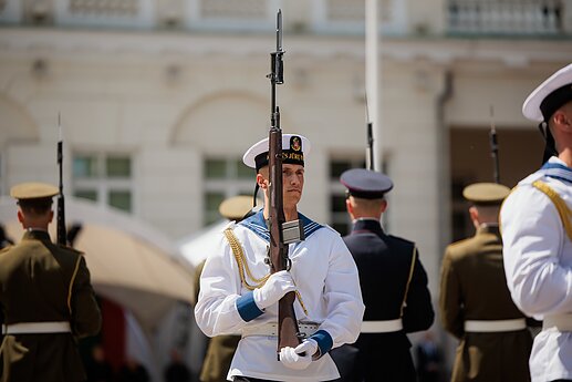 Liepos 6-osios proga Daukanto aikštėje vyko vėliavų pakėlimo ceremonija