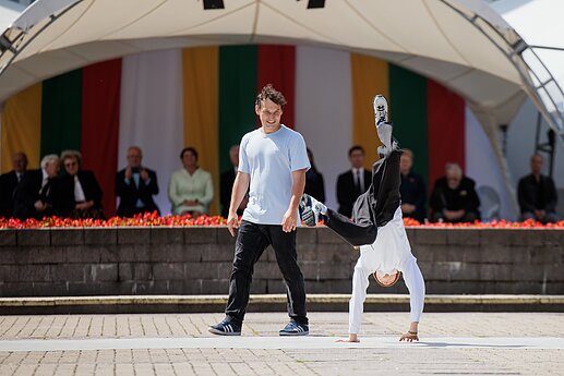 Liepos 6-osios proga Daukanto aikštėje vyko vėliavų pakėlimo ceremonija