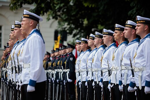 Liepos 6-osios proga Daukanto aikštėje vyko vėliavų pakėlimo ceremonija