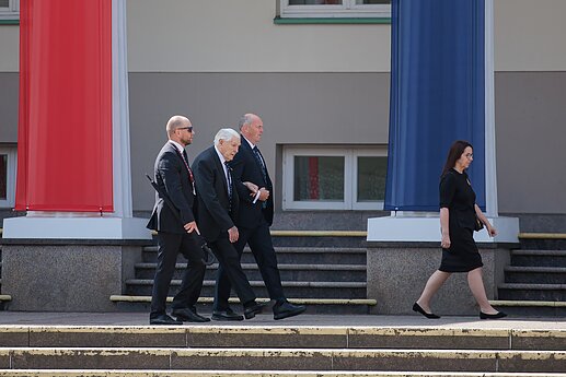 Liepos 6-osios proga Daukanto aikštėje vyko vėliavų pakėlimo ceremonija