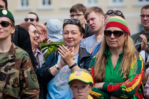 Liepos 6-osios proga Daukanto aikštėje vyko vėliavų pakėlimo ceremonija