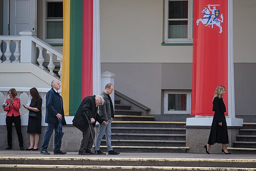 Liepos 6-osios proga Daukanto aikštėje vyko vėliavų pakėlimo ceremonija