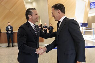 Pete'as Hegsethas ir Markas Rutte. Pete'as Hegsethas ir Markas Rutte.