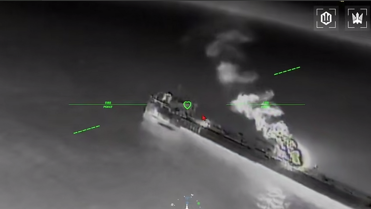 Ukrainos dronų smūgiai Rusijos šešėlinio laivyno tanklaiviams Azovo jūroje