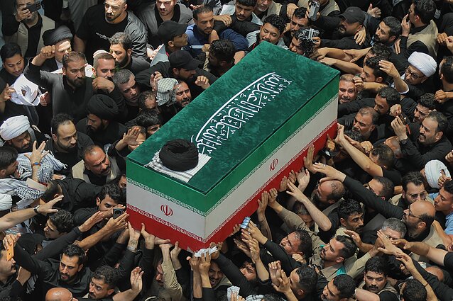 Ali Khamenei laidotuvių procesija pasiekė Iraką Ali Khamenei laidotuvių procesija pasiekė Iraką