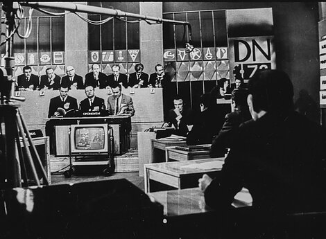 TV studijoje filmuojamas konkursas „DN-72“. 1972 m. 