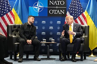 Volodymyras Zelenskis ir Donaldas Trumpas NATO viršūnių susitikime Ankaroje Volodymyras Zelenskis ir Donaldas Trumpas NATO viršūnių susitikime Ankaroje