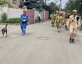 Vyšnevės gyvenvietėje degė 280 namų, gelbėtojai su šunimis ilgai ieškojo aukų Vyšnevės gyvenvietėje degė 280 namų, gelbėtojai su šunimis ilgai ieškojo aukų