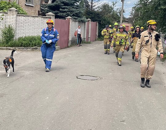 Vyšnevės gyvenvietėje degė 280 namų, gelbėtojai su šunimis ilgai ieškojo aukų Vyšnevės gyvenvietėje degė 280 namų, gelbėtojai su šunimis ilgai ieškojo aukų