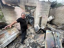 Anatolijus rodo, kas liko iš jo sodybos Vyšnevėje Anatolijus rodo, kas liko iš jo sodybos Vyšnevėje