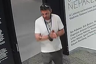 Iš Radvilų rūmų dingus ukrainiečių fotografo nuotraukai, policija prašo visuomenės pagalbos