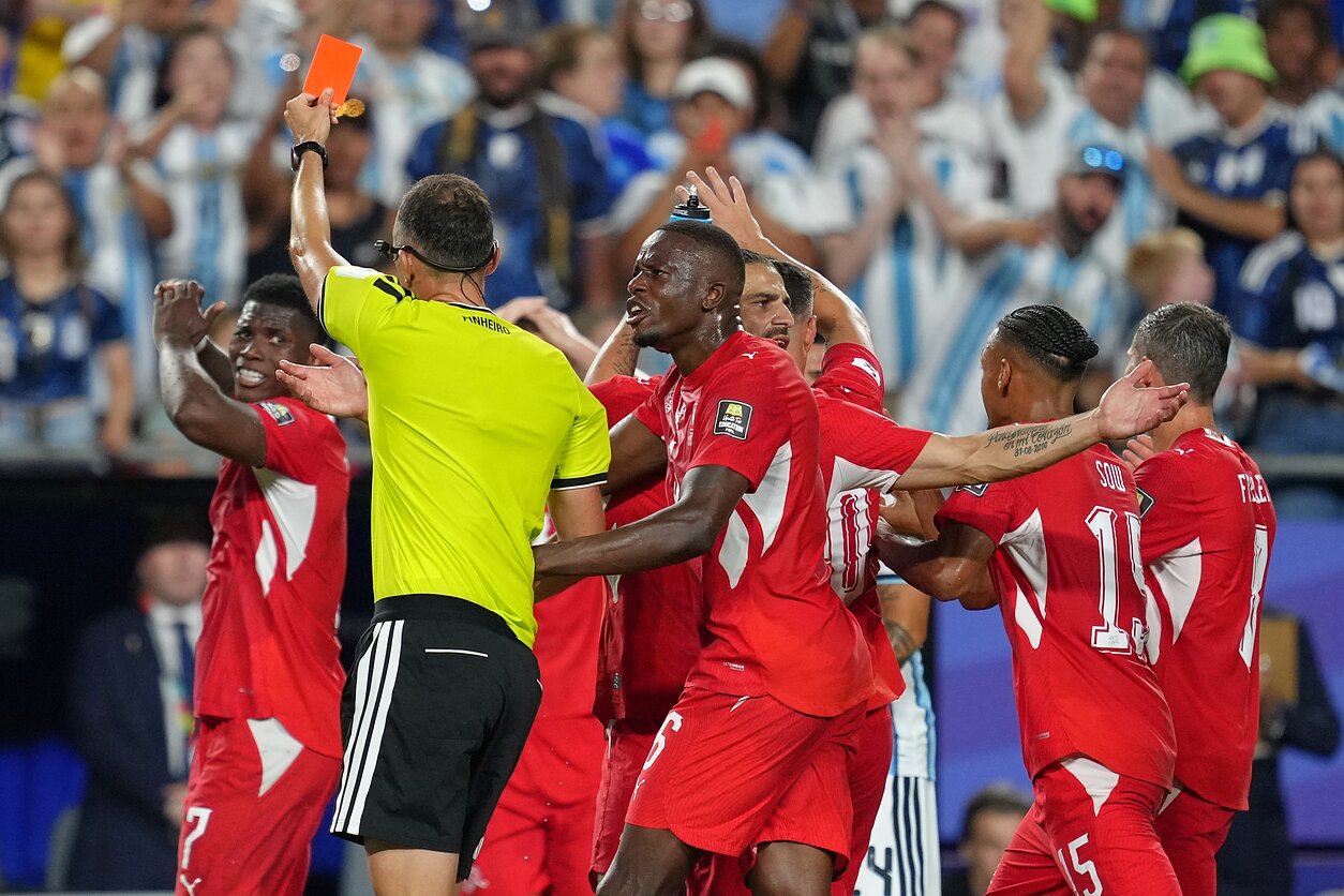 Šveicarijos futbolo rinktinė Šveicarijos futbolo rinktinė