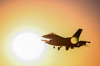 JAV naikintuvas F-16 Artimuosiuose Rytuose