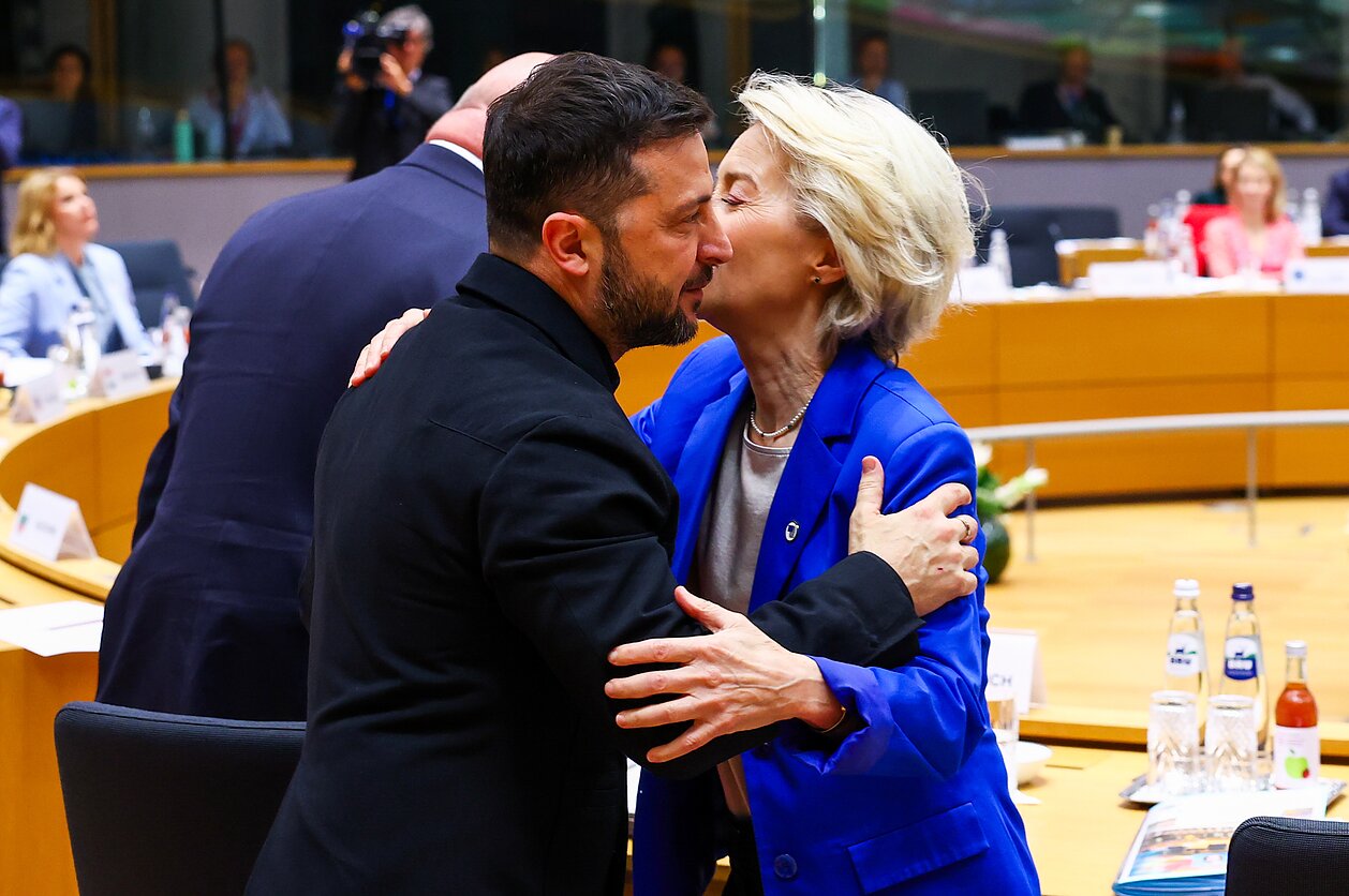 Ukrainos prezidentas Volodymyras Zelenskis ir Europos Komisijos pirmininkė Ursula von der Leyen Ukrainos prezidentas Volodymyras Zelenskis ir Europos Komisijos pirmininkė Ursula von der Leyen