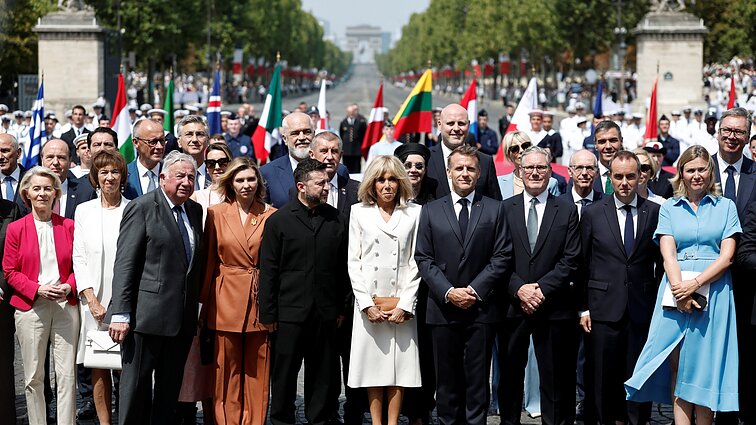 Bastilijos dienos parade – būsimos Europos pajėgos Ukrainai: žygiavo ir Lietuvos kariai