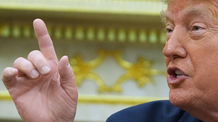 Trumpas persigalvojo: už duoklę Hormuzo sąsiauryje mokės sąjungininkai