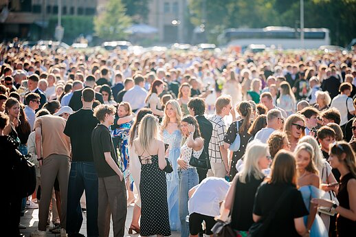 Vilniaus širdyje polonezą šoko lenkų abiturientai
