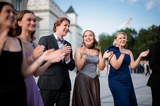 Vilniaus širdyje polonezą šoko lenkų abiturientai