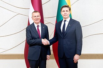 Premjeras Mindaugas Sinkevičius trečiadienį su šalyje viešinčiu Latvijos prezidentu Edgaru Rinkevičiumi aptarė regiono saugumo stiprinimą, dvišalio bendradarbiavimo plėtrą bei strateginius projektus