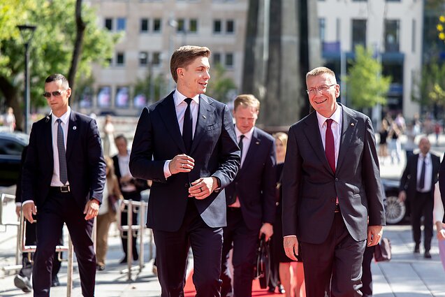 Premjeras Mindaugas Sinkevičius trečiadienį su šalyje viešinčiu Latvijos prezidentu Edgaru Rinkevičiumi aptarė regiono saugumo stiprinimą, dvišalio bendradarbiavimo plėtrą bei strateginius projektus
