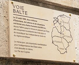 Paryžiuje atidengta Baltijos keliui skirta atminimo lentelė Paryžiuje atidengta Baltijos keliui skirta atminimo lentelė