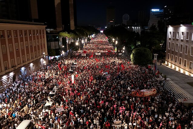 Flamingų revoliucija Albanijoje Flamingų revoliucija Albanijoje