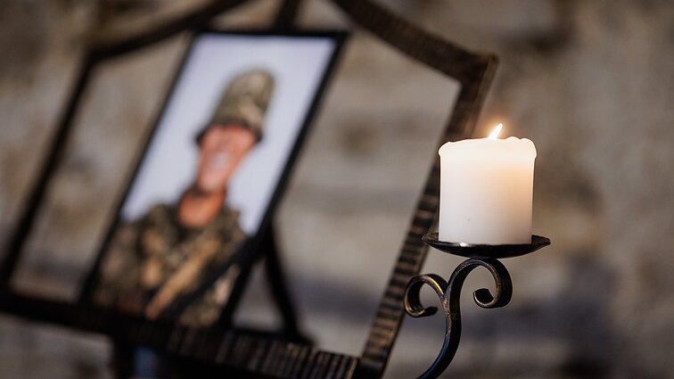„Būtų galėjęs, būtų pasaulį išgelbėjęs“: atsisveikinta su Ukrainoje žuvusiu Ignu Kailiumi